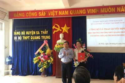 Công bố và trao quyết định Hiệu trưởng trường THPT Quang Trung