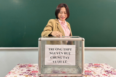 THẦY TRÒ TRƯỜNG THPT NGUYỄN HUỆ CHUNG TAY  CÙNG ĐỒNG BÀO MIỀN BẮC VƯỢT QUA BÃO LŨ